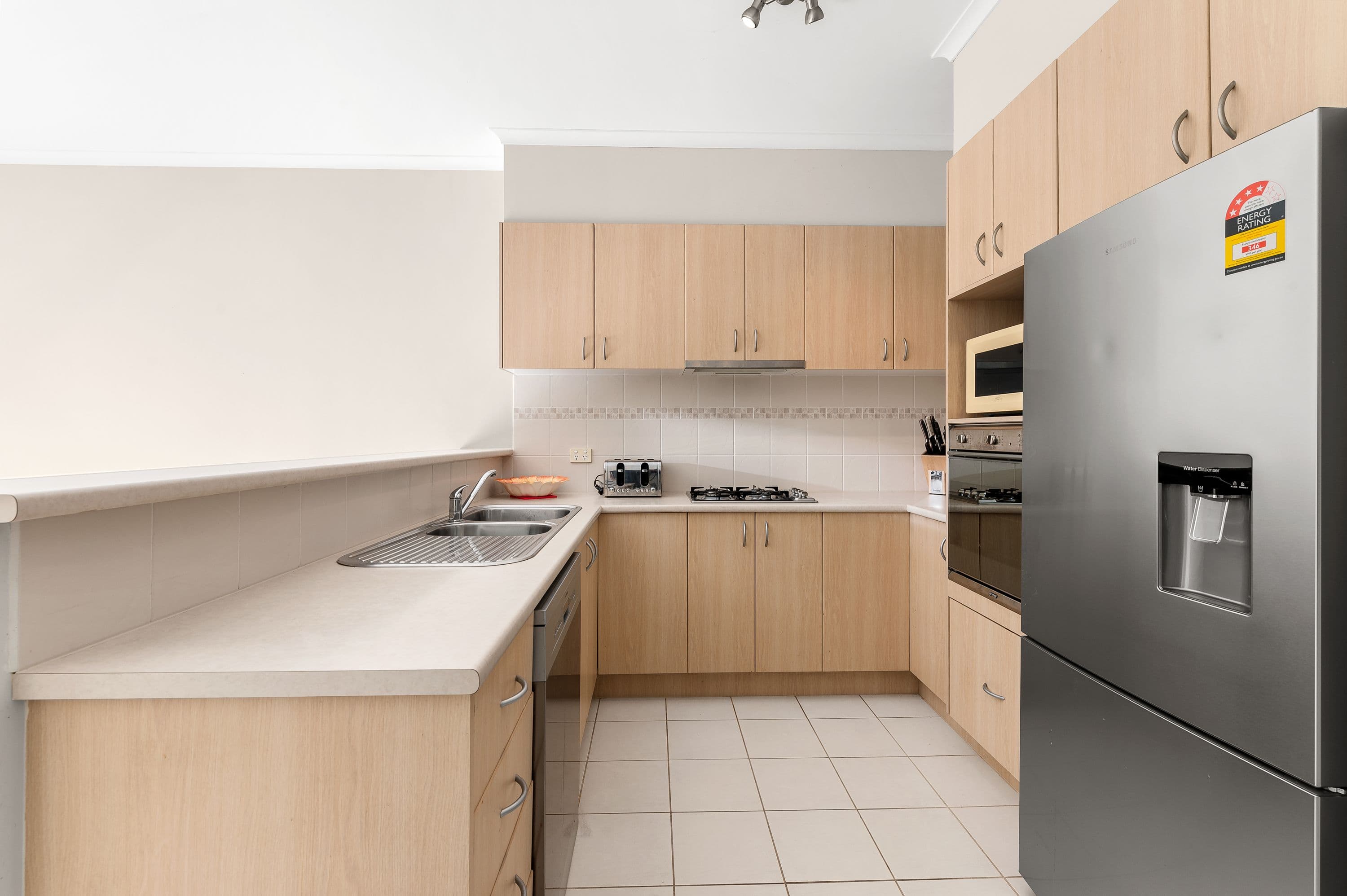 11 Lancewood Walk, South Morang VIC 3752, South Morang - Thumbnail 2
