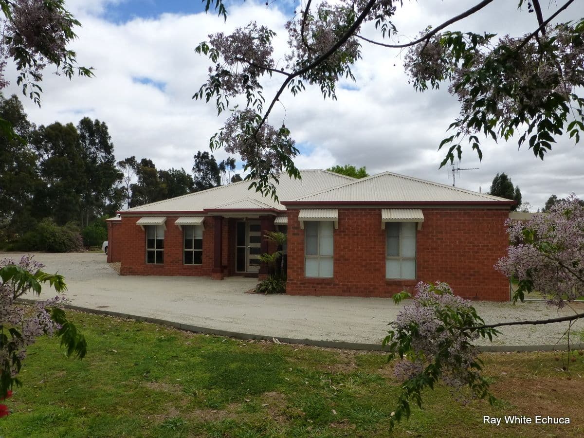 10 Schoeffel Drive, ECHUCA VIC 3564, Echuca - Thumbnail 2