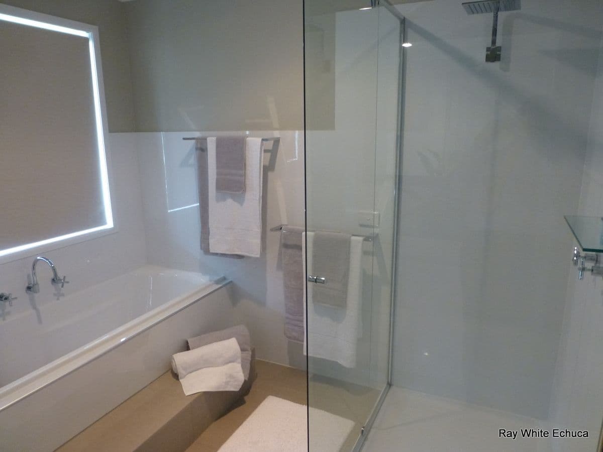 10 Schoeffel Drive, ECHUCA VIC 3564, Echuca - Thumbnail 6
