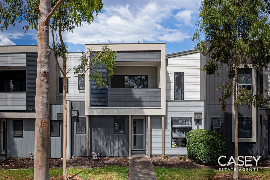 19 Nugget Way, Cranbourne East - Image 1