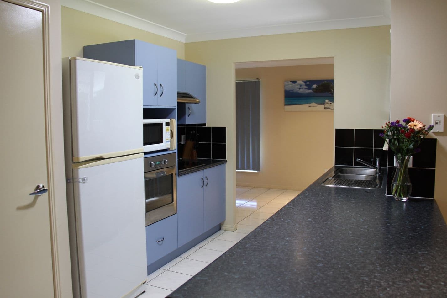 1 Alpine Avenue, BOYNE ISLAND QLD 4680, Boyne Island - Thumbnail 8