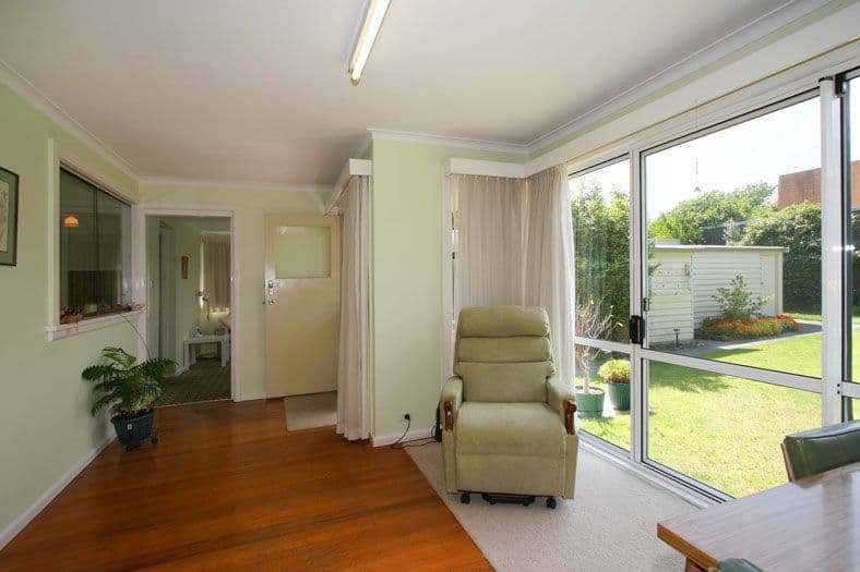 37  Evesham Road, CHELTENHAM VIC 3192, Cheltenham - Thumbnail 2