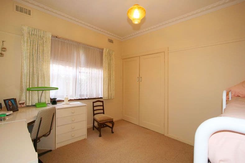 37  Evesham Road, CHELTENHAM VIC 3192, Cheltenham - Thumbnail 3