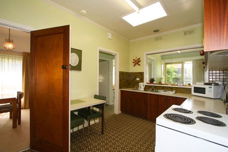 37  Evesham Road, CHELTENHAM VIC 3192, Cheltenham - Thumbnail 6