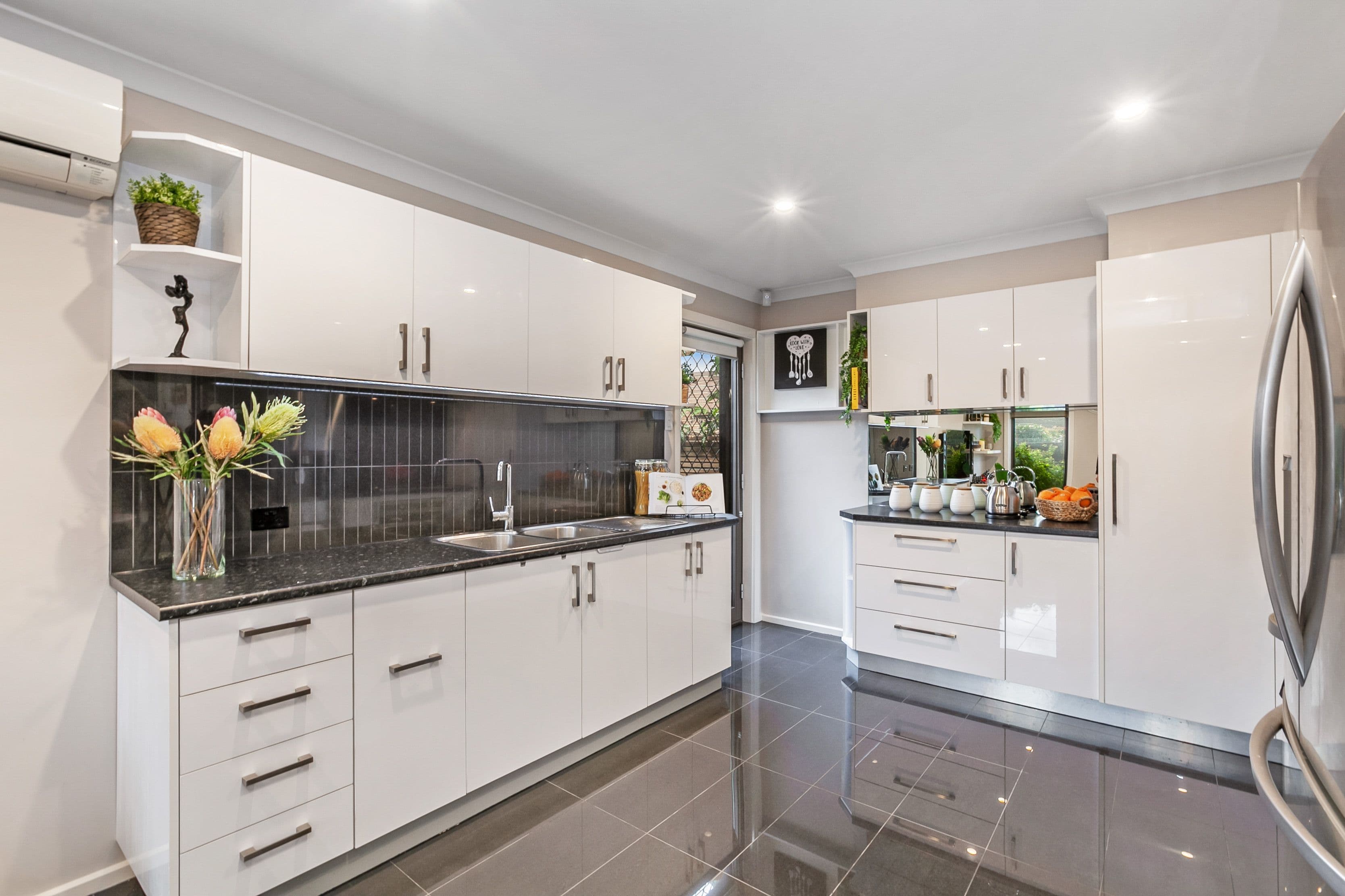 6 Eisenhower Street, Reservoir VIC 3073, Reservoir - Thumbnail 5