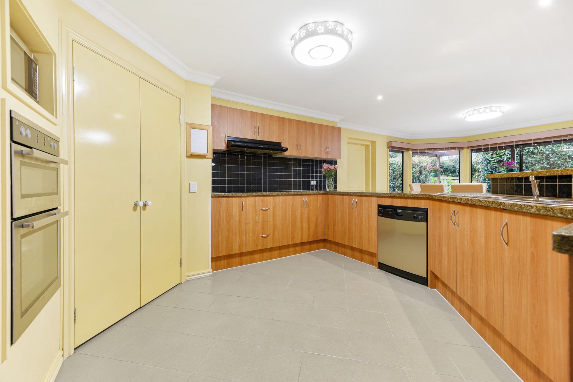12 Denmark Hill Road, Berwick VIC 3806, Berwick - Thumbnail 5