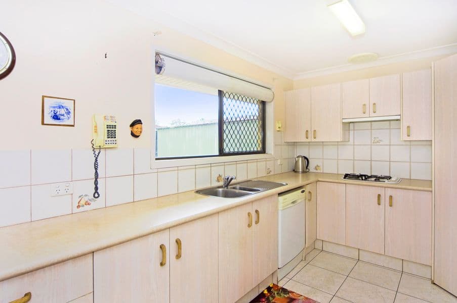 31 Manakin Avenue, BURLEIGH WATERS QLD 4220, Burleigh Waters - Thumbnail 2