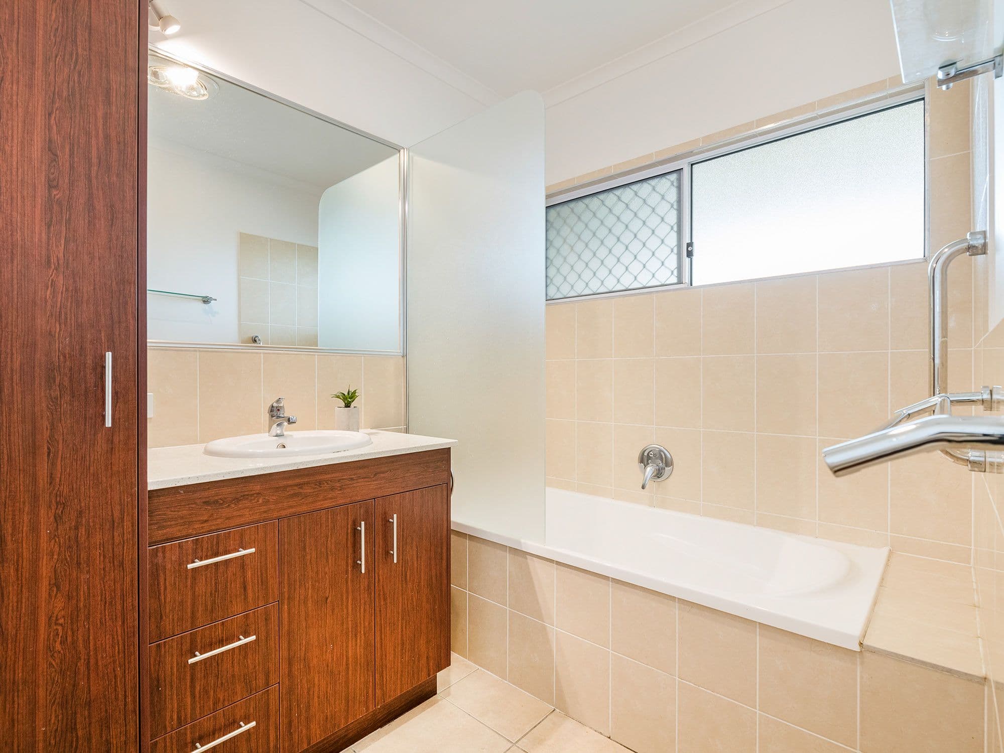 15 Carnelian Street, Holland Park QLD 4121, Holland Park - Thumbnail 7