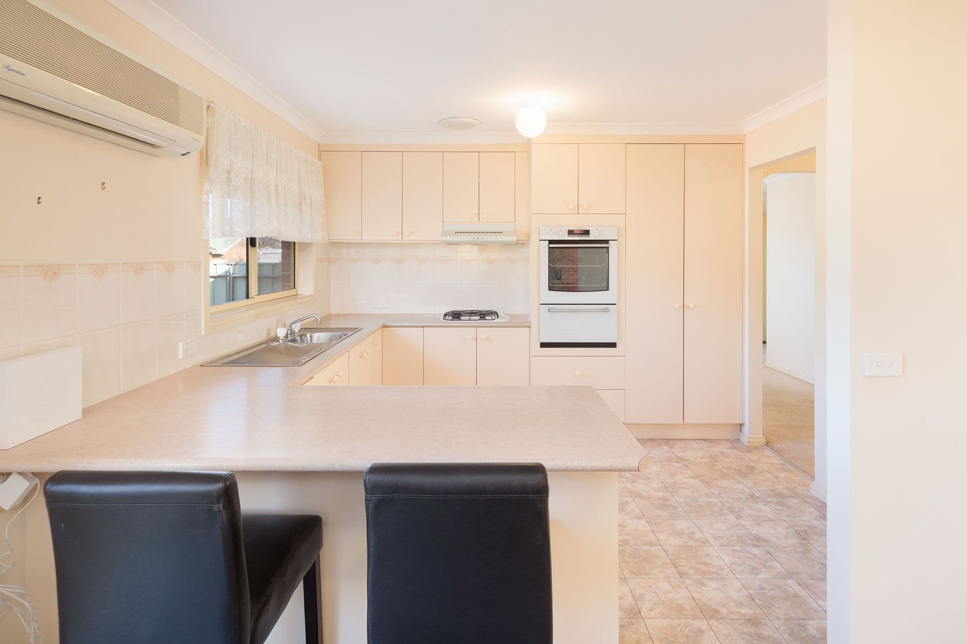 3 Privett Place, Lavington - Thumbnail 5