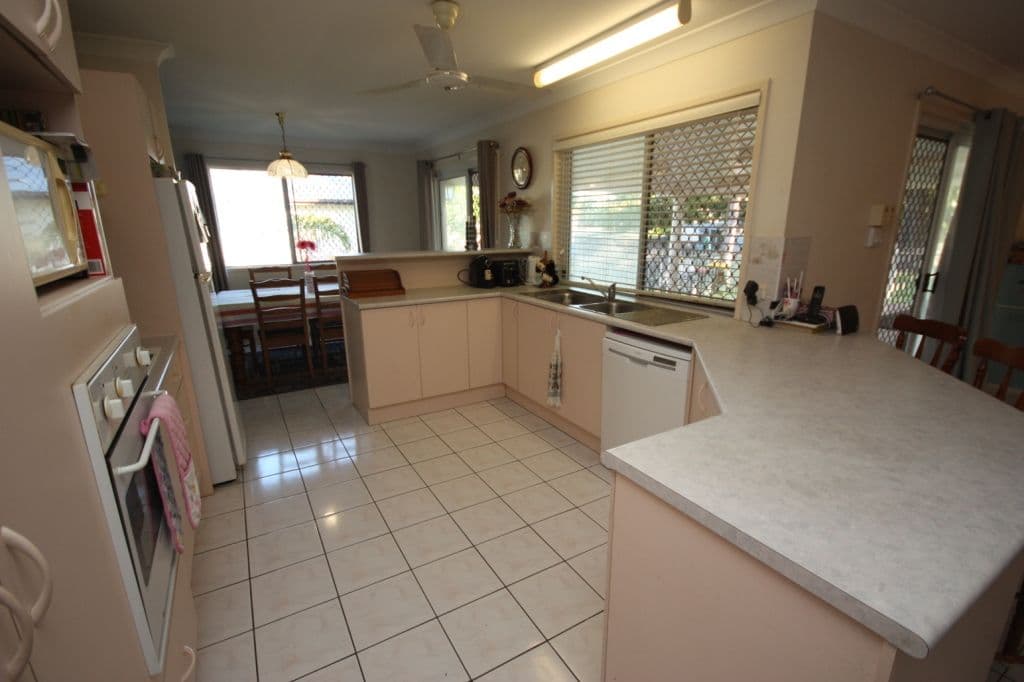 28 Eleventh Avenue, HOME HILL QLD 4806, Home Hill - Thumbnail 2