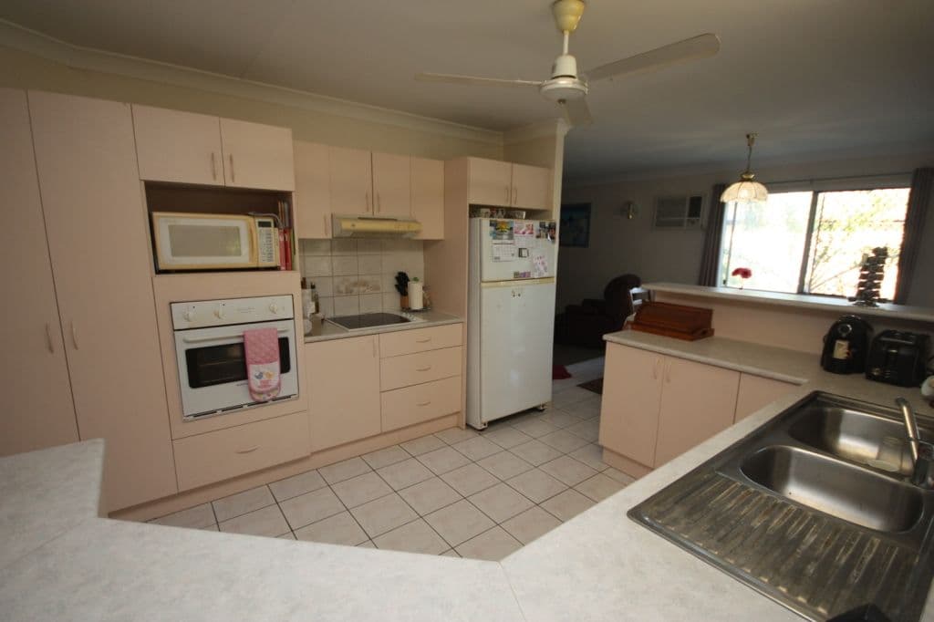 28 Eleventh Avenue, HOME HILL QLD 4806, Home Hill - Thumbnail 3