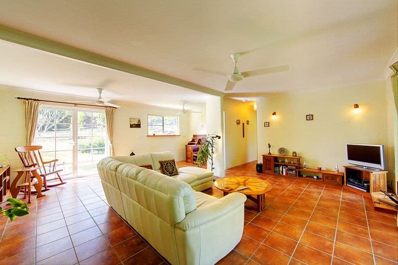 22 Mt Elliot Drive, ALLIGATOR CREEK QLD 4816, Alligator Creek - Thumbnail 6
