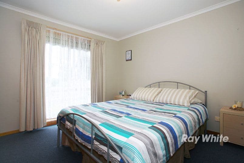 12 Isaac Smith Crescent, CRANBOURNE VIC 3977, Cranbourne - Thumbnail 8