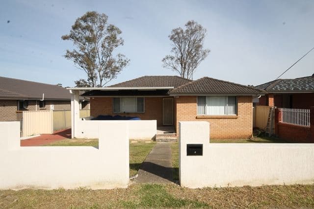 40 Hillview Parade, Lurnea - Image 1