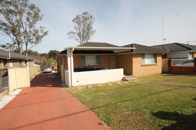 40 Hillview Parade, Lurnea - Thumbnail 3