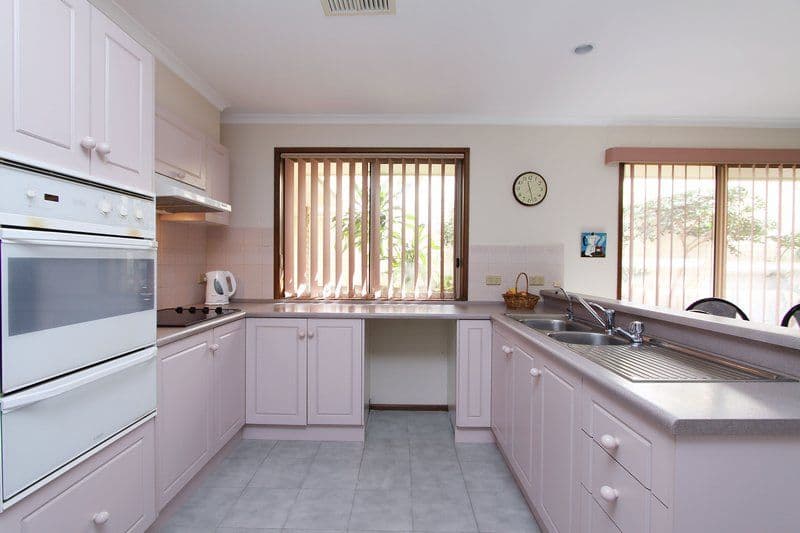 10 Sissinghurst Drive, OAKDEN SA 5086, Oakden - Thumbnail 2