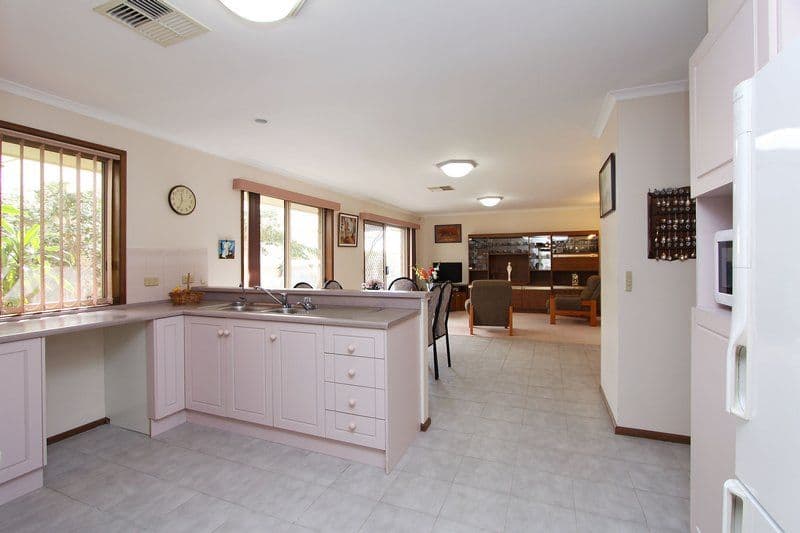 10 Sissinghurst Drive, OAKDEN SA 5086, Oakden - Thumbnail 3