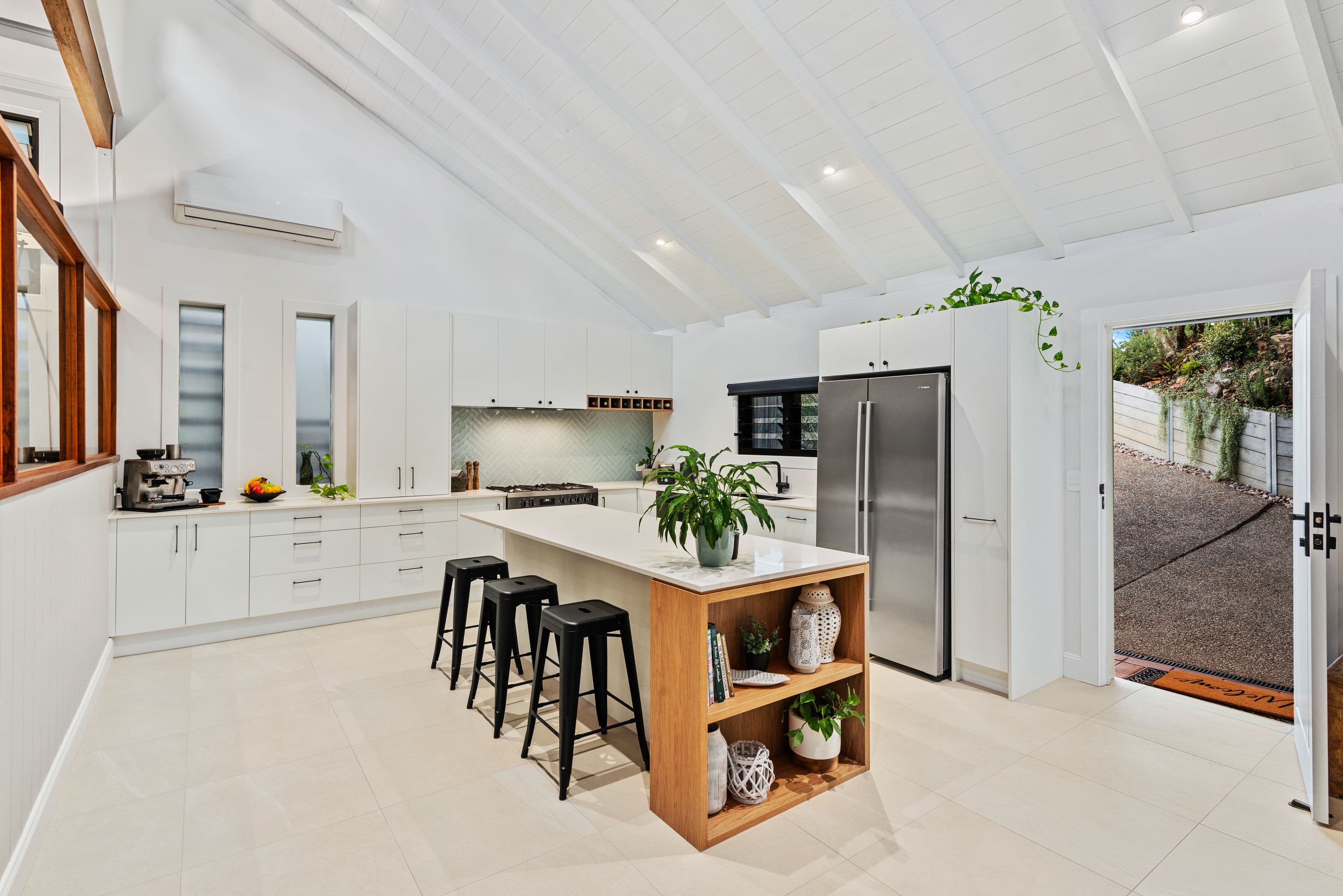 19 Crest Drive, Currumbin QLD 4223, Currumbin - Thumbnail 5