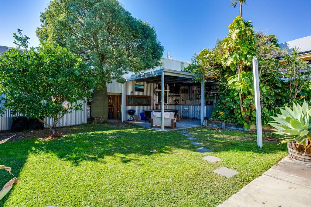 39 Paradise Avenue, Miami QLD 4220, Miami - Thumbnail 3
