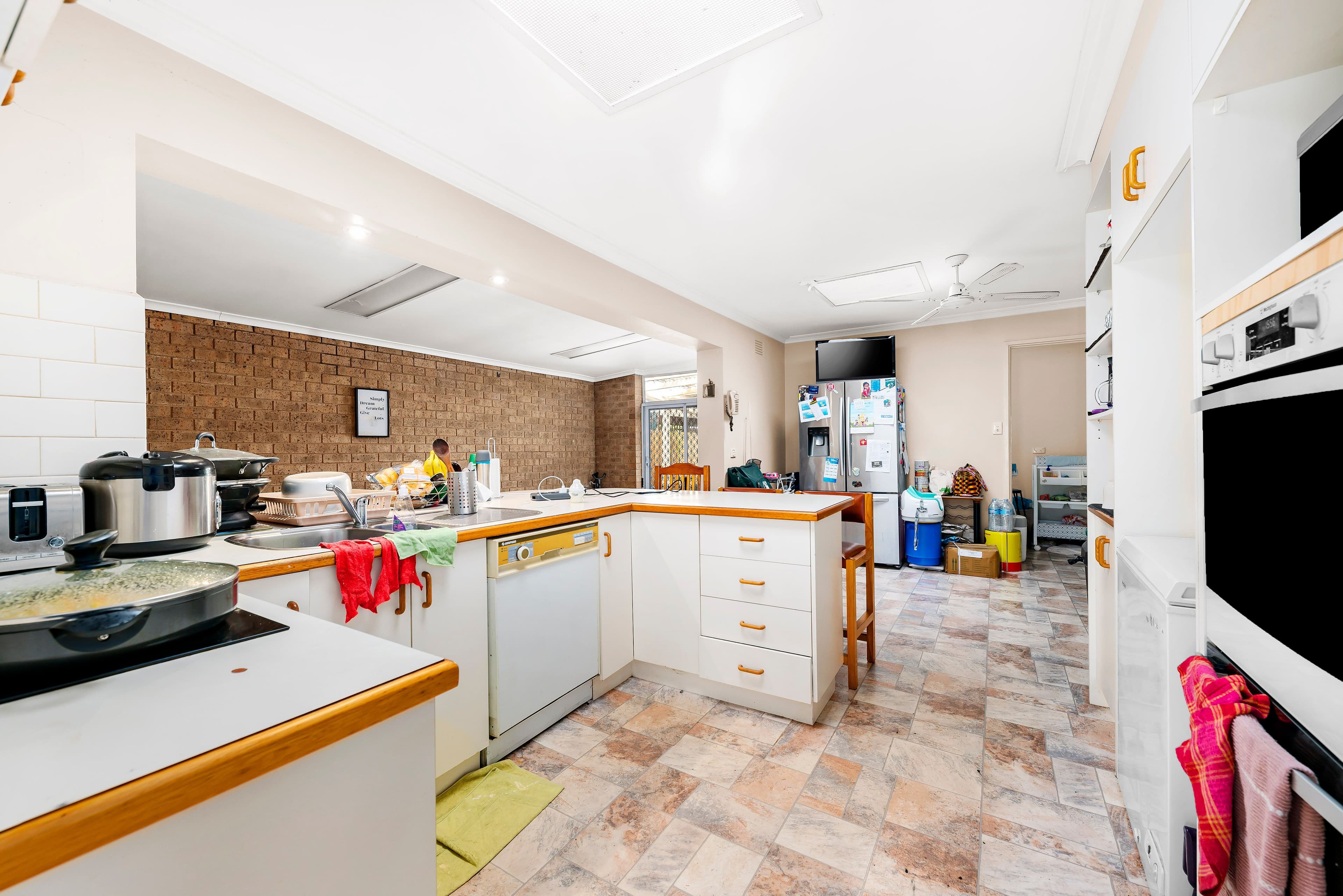 63 Amesbury Avenue, Wantirna VIC 3152, Wantirna - Thumbnail 3