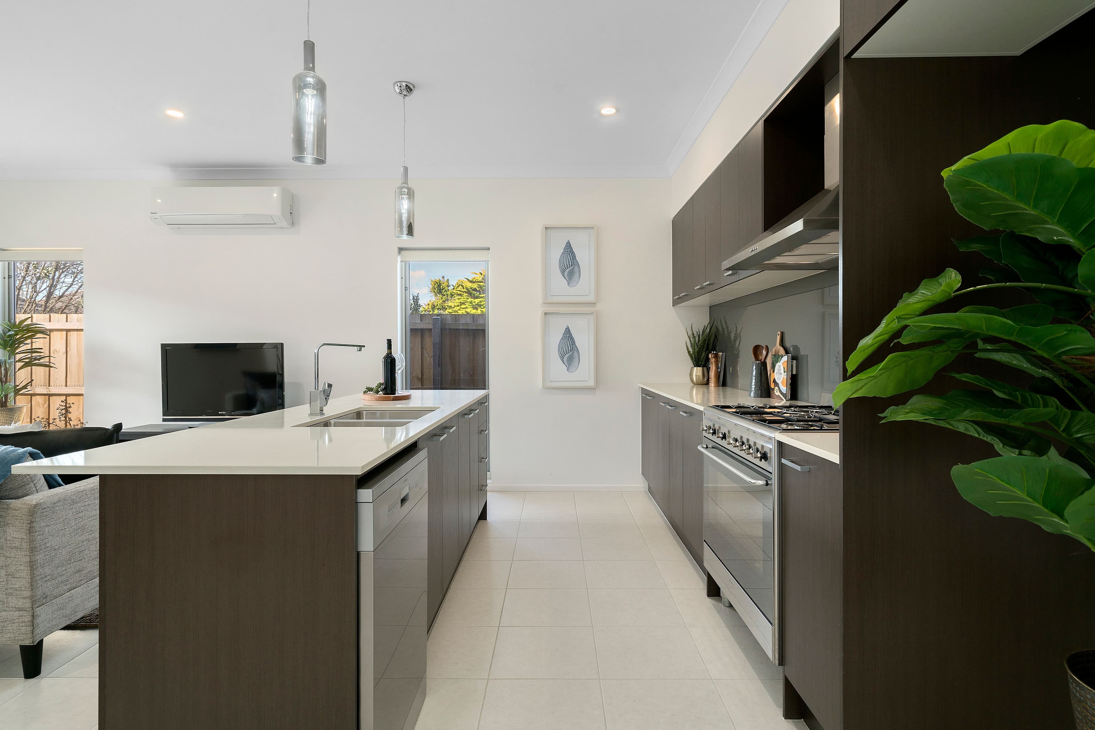 11 Lawrence Avenue, Aspendale VIC 3195, Aspendale - Image 1