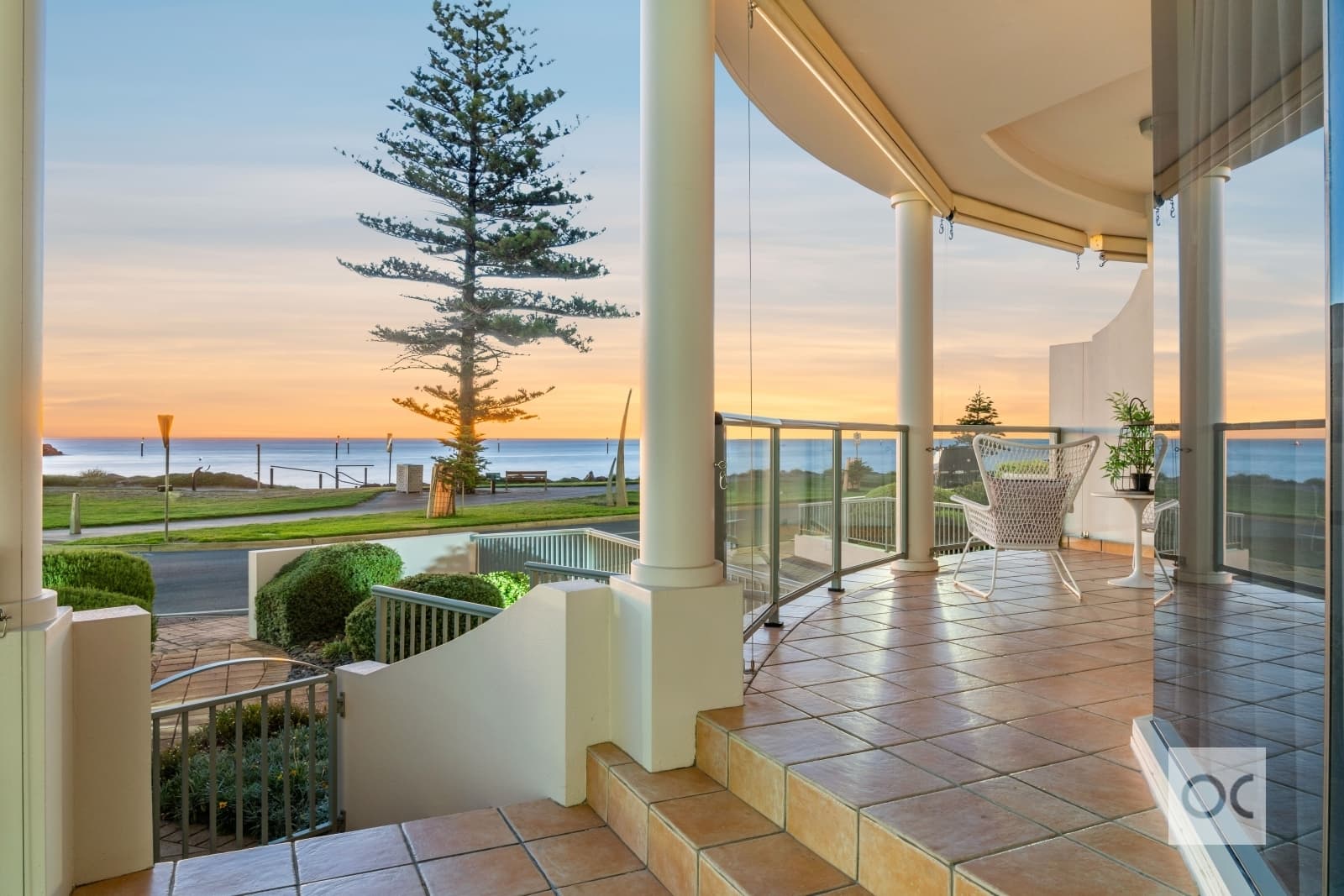 2/4 North Esplanade, Glenelg North - Thumbnail 2
