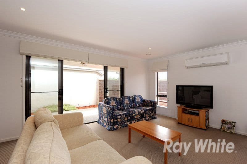 63 Meridian Circuit, BERWICK VIC 3806, Berwick - Thumbnail 3