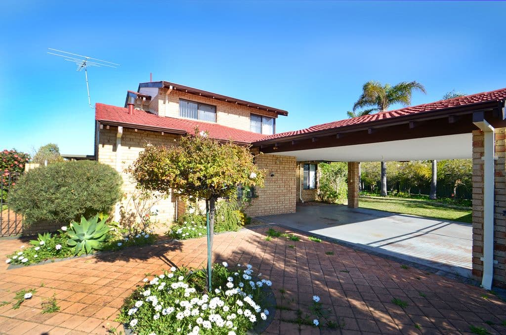 365 Summerlakes Parade, BALLAJURA WA 6066, Ballajura - Thumbnail 3