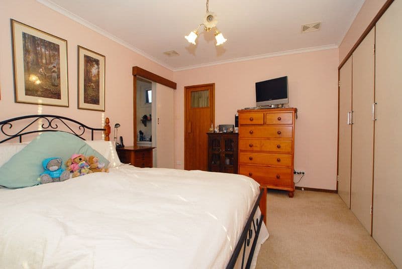 87  Albany Crescent, ASPENDALE VIC 3195, Aspendale - Thumbnail 3
