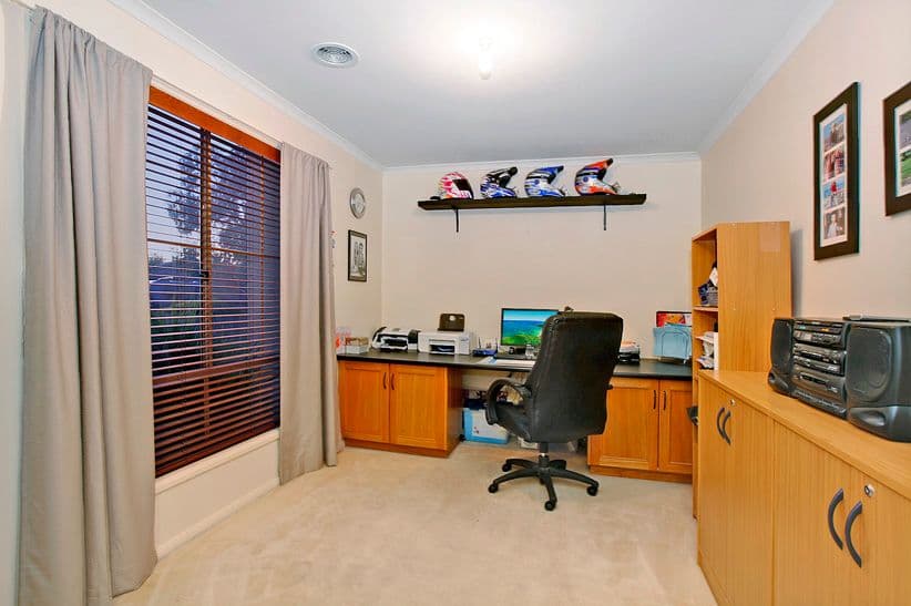 8 Anvil Court, SOUTH MORANG VIC 3752, South Morang - Thumbnail 2