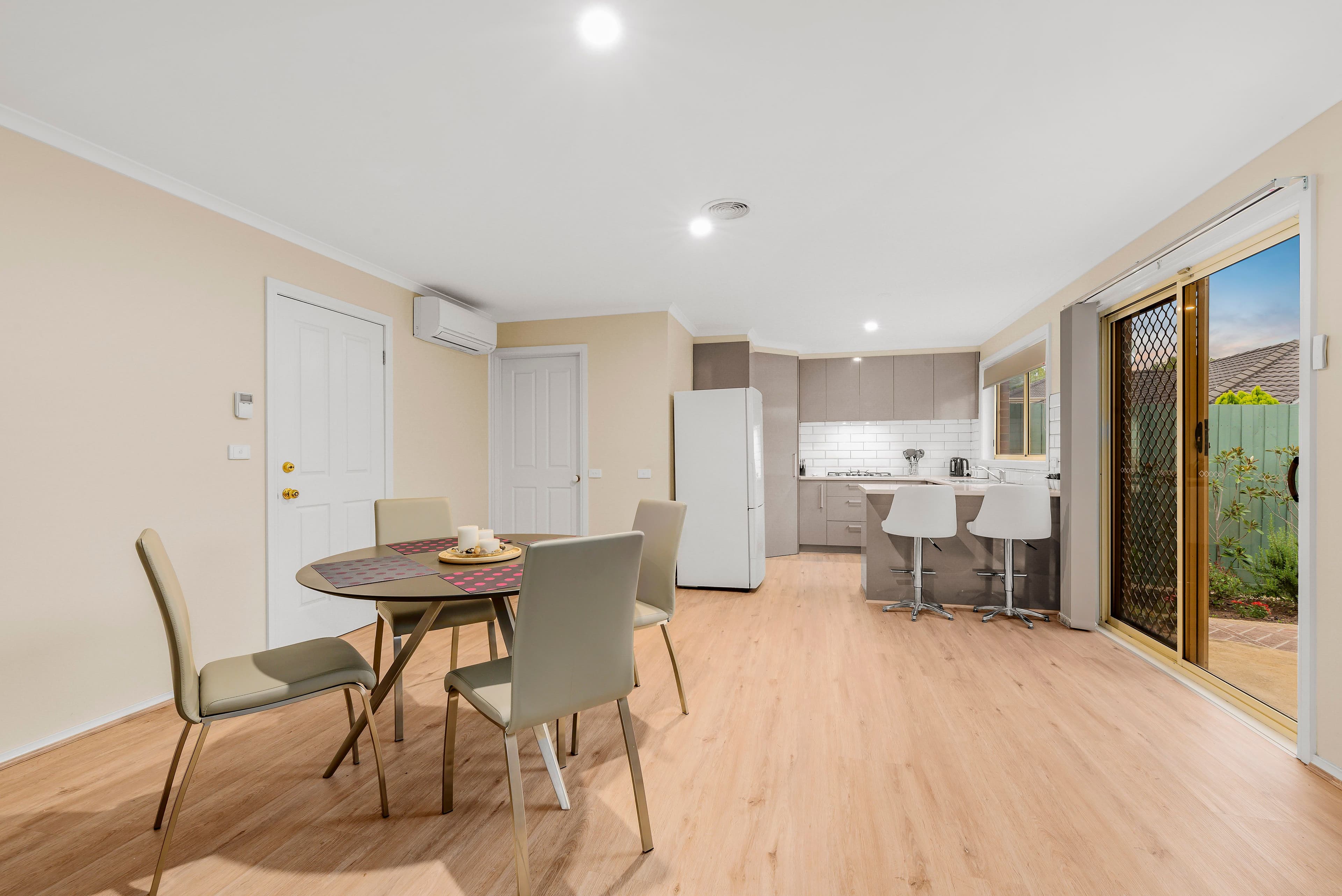 8 Mendora Crescent, Wantirna South VIC 3152, Wantirna South - Thumbnail 2