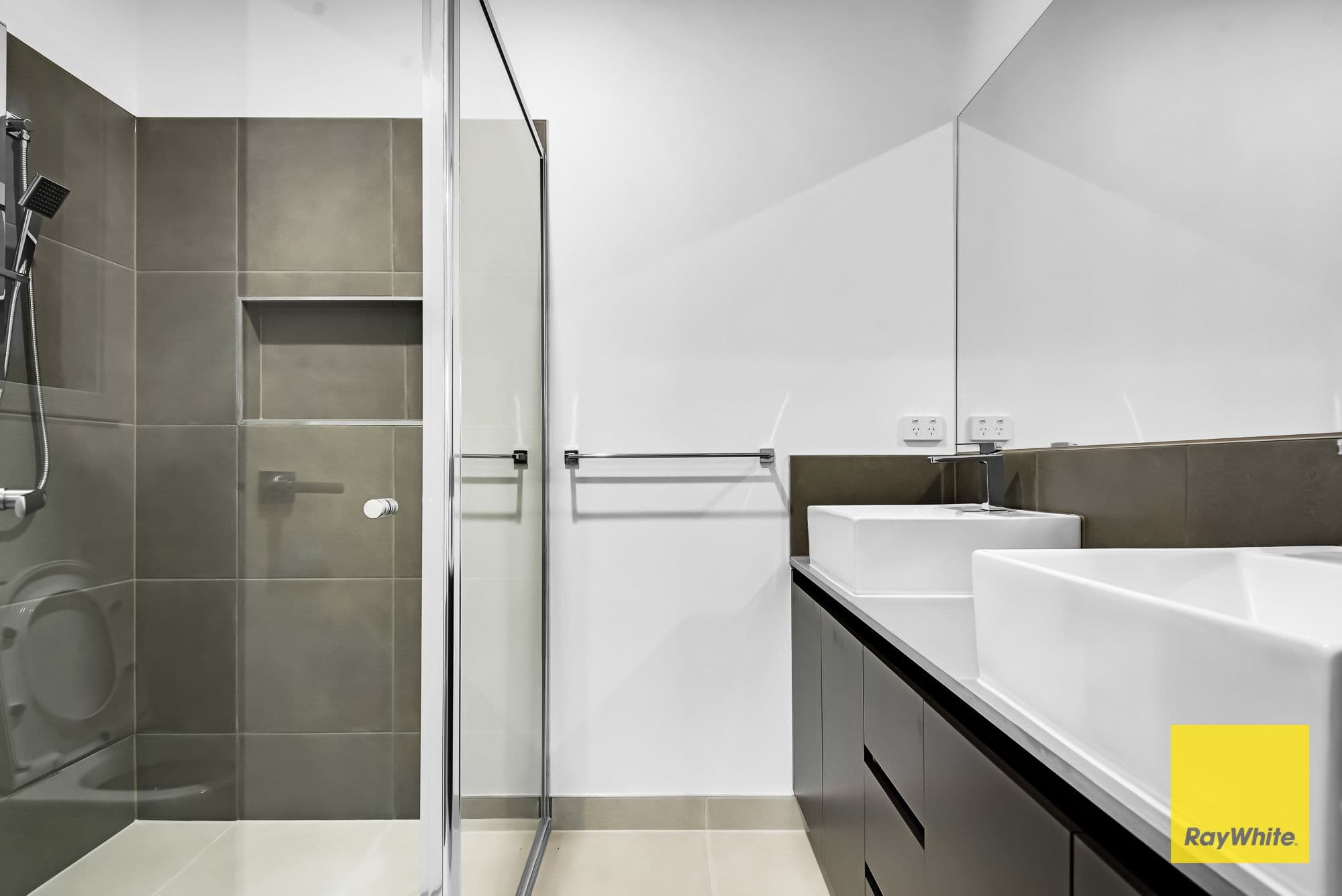 5 Dugan Street, THORNHILL PARK VIC 3335, Thornhill Park - Thumbnail 4