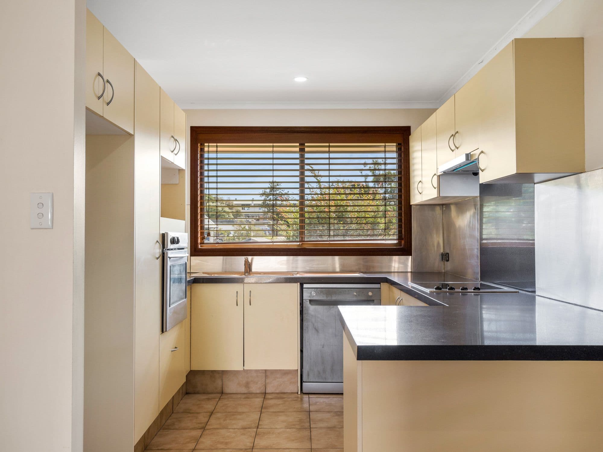 22 Merinda Court, Southport QLD 4215, Southport - Thumbnail 3