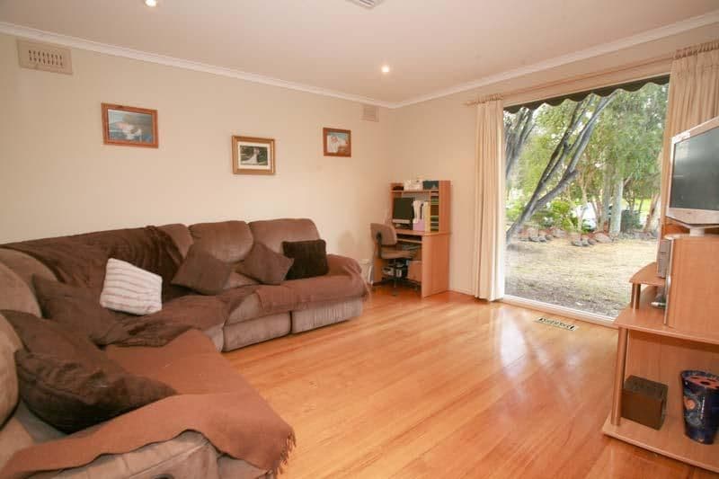 11 Yarraburn Grove, SCORESBY VIC 3179, Scoresby - Thumbnail 4
