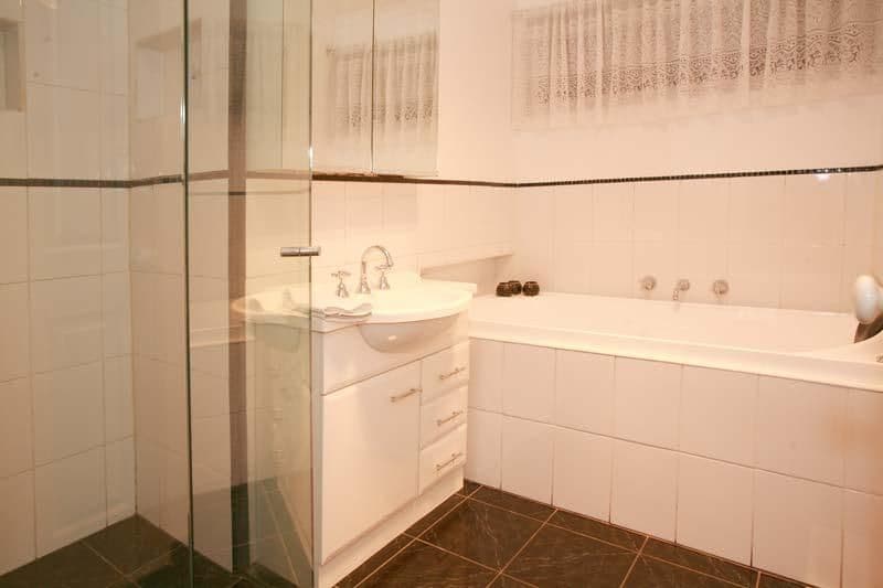 11 Yarraburn Grove, SCORESBY VIC 3179, Scoresby - Thumbnail 7