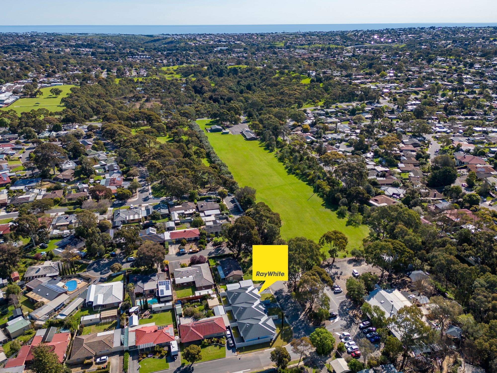 11 Linda Street, Happy Valley SA 5159, Happy Valley - Thumbnail 2