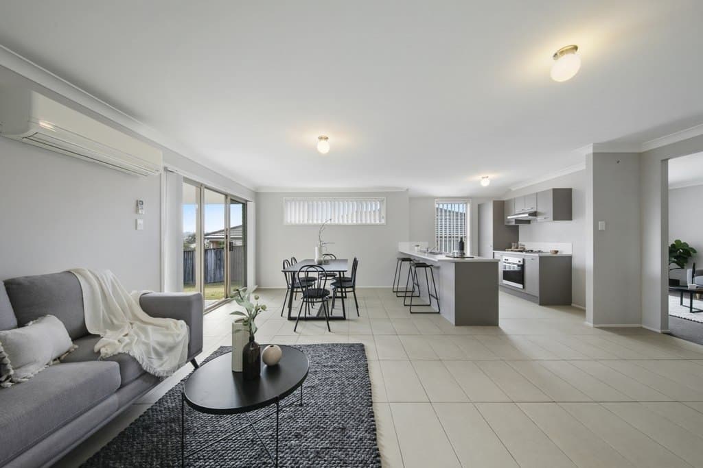 72 Redgum Circuit, Aberglasslyn - Thumbnail 4