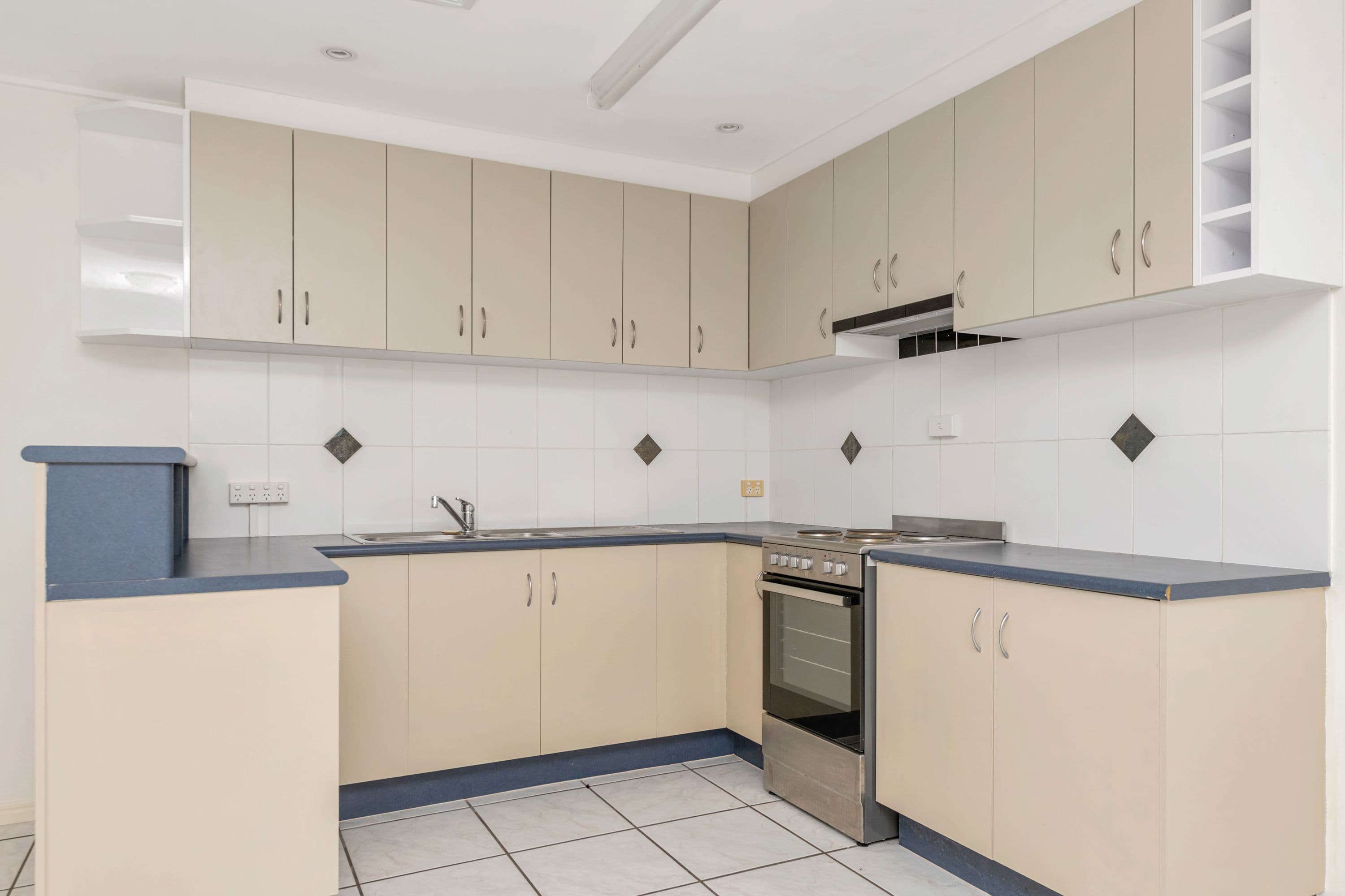 13 Philp Street, Hermit Park QLD 4812, Hermit Park - Thumbnail 2