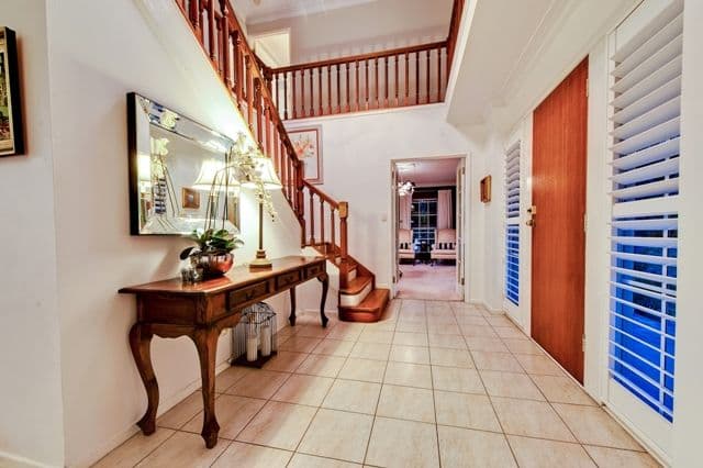 8 Clunies Ross Street, MOUNT OMMANEY QLD 4074, Mount Ommaney - Thumbnail 4