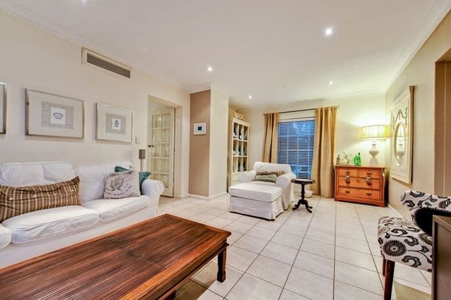 8 Clunies Ross Street, MOUNT OMMANEY QLD 4074, Mount Ommaney - Thumbnail 6