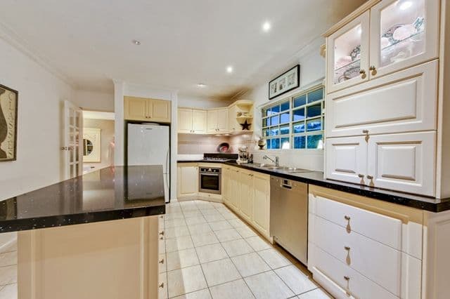 8 Clunies Ross Street, MOUNT OMMANEY QLD 4074, Mount Ommaney - Thumbnail 7