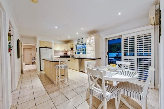 8 Clunies Ross Street, MOUNT OMMANEY QLD 4074, Mount Ommaney - Thumbnail 8