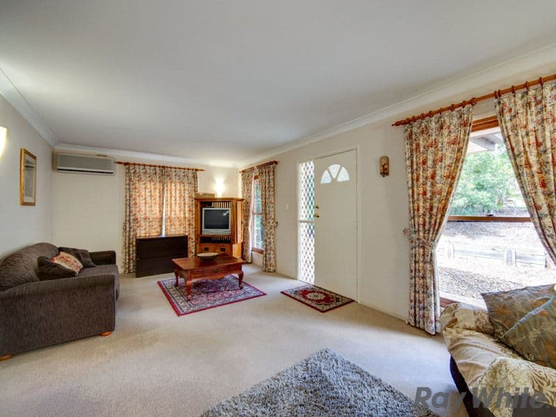 18 Leatherwood Drive, ARANA HILLS QLD 4054, Arana Hills - Thumbnail 2