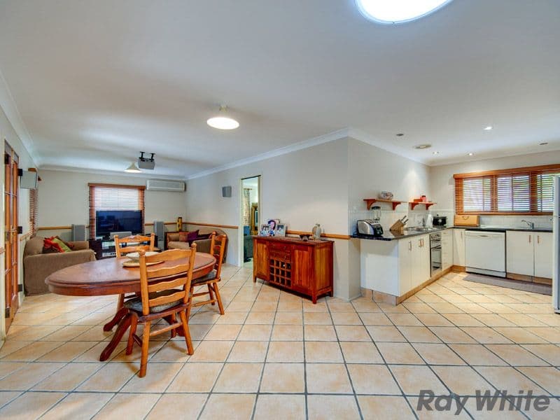 18 Leatherwood Drive, ARANA HILLS QLD 4054, Arana Hills - Thumbnail 4