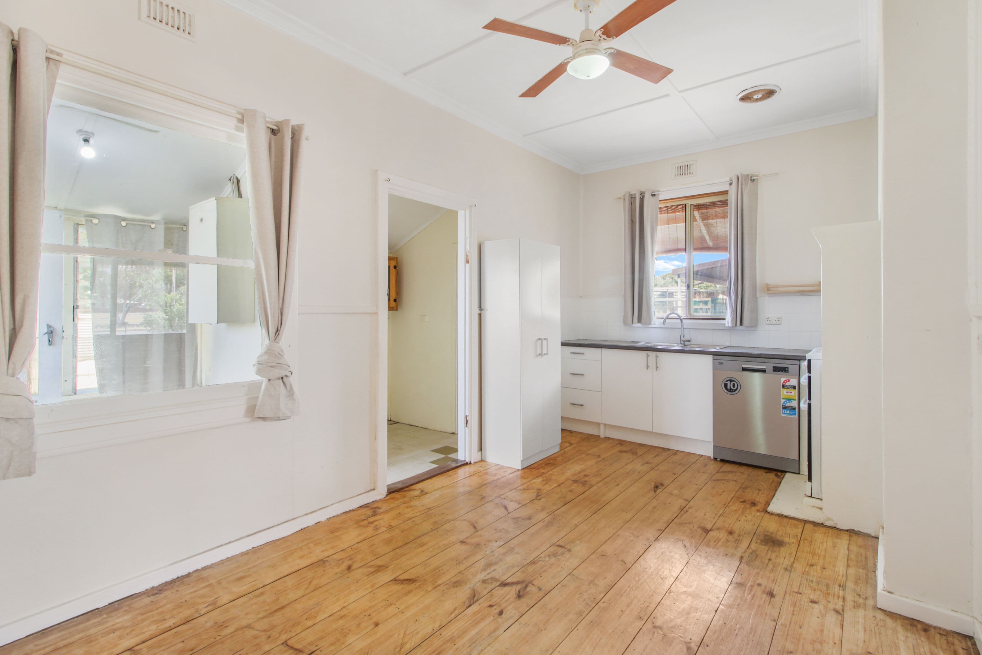 37 Railway Terrace, Renmark SA 5341, Renmark - Thumbnail 3
