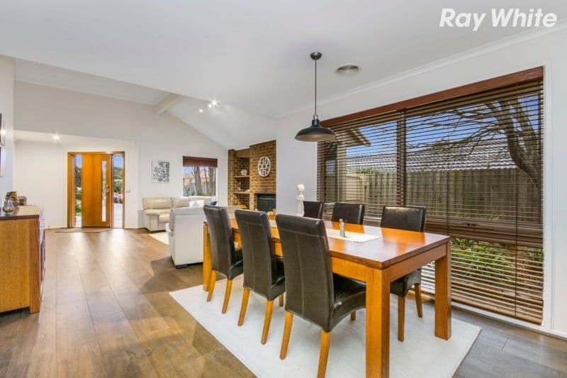 77 Mantung Crescent, Rowville VIC 3178, Rowville - Thumbnail 3