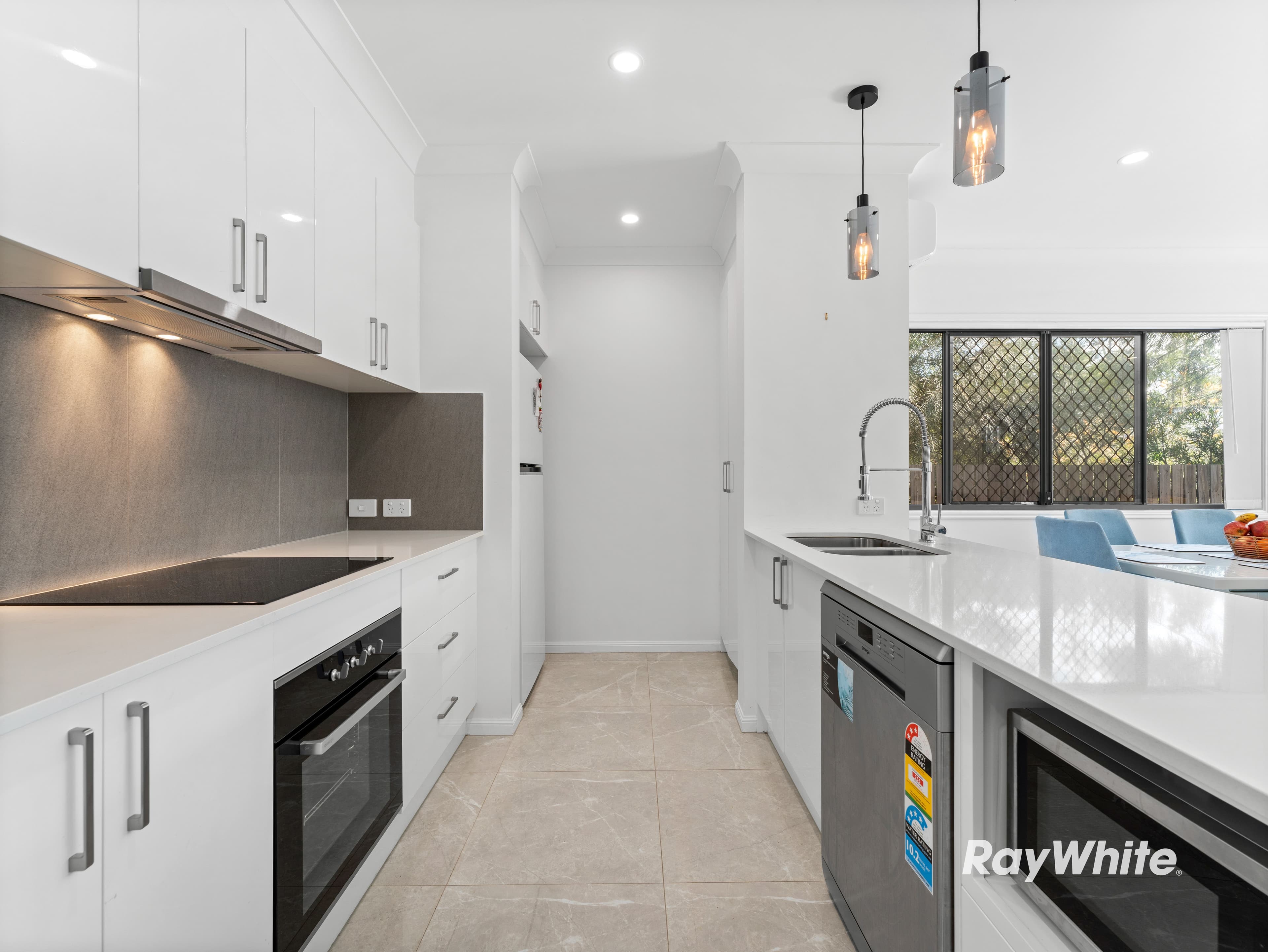 6 Livadi Street, Park Ridge QLD 4125, Park Ridge - Thumbnail 2