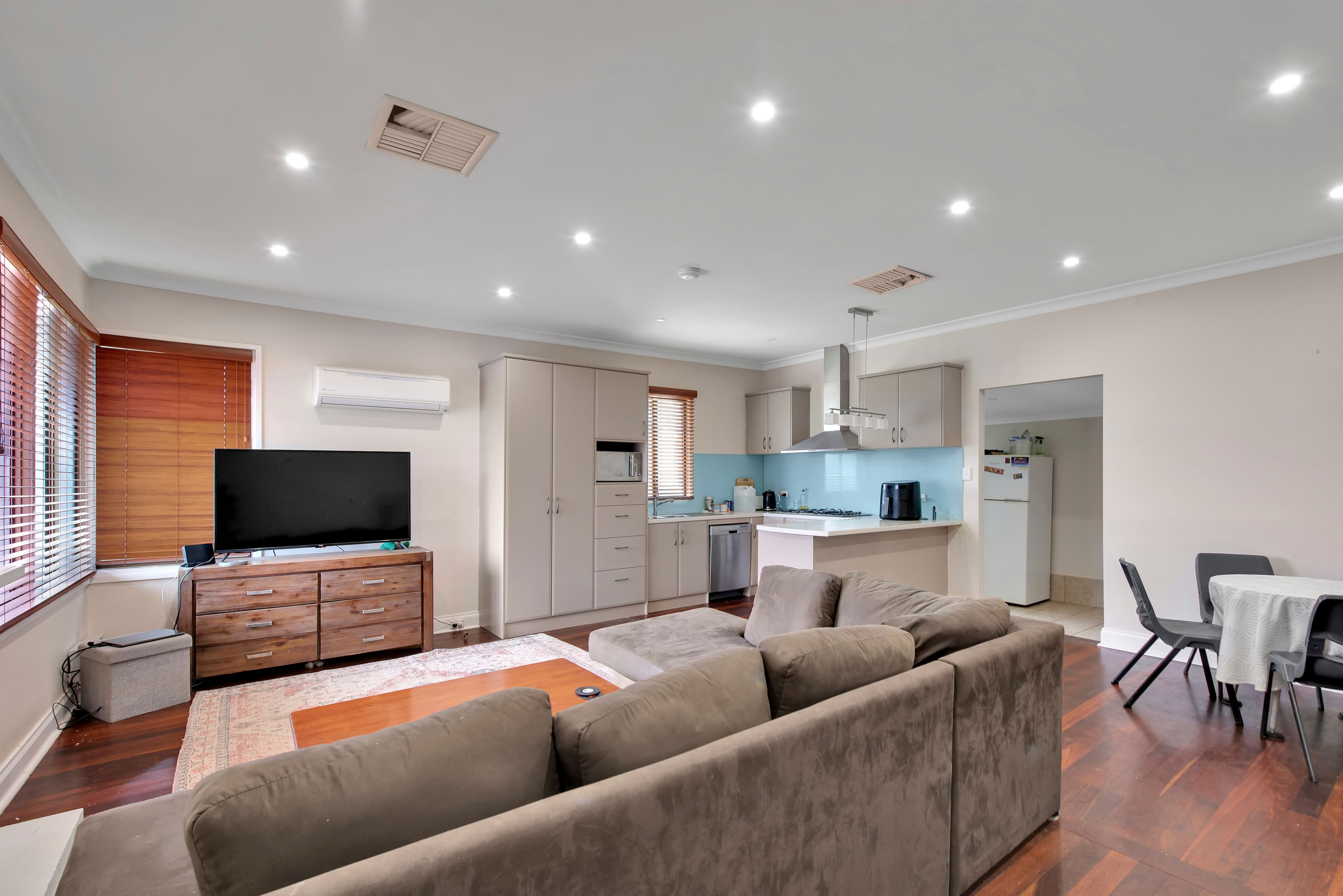 4 Critch Place, Wonthella WA 6530, Wonthella - Thumbnail 2