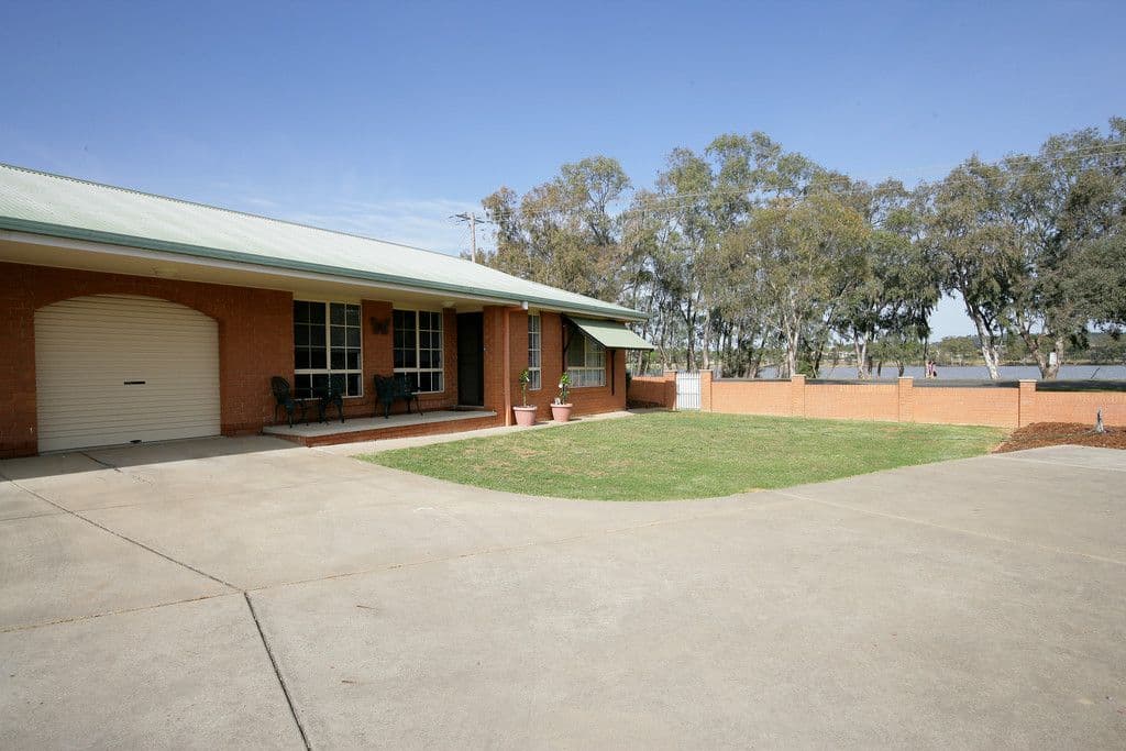 2 Honeysuckle Place, Lake Albert NSW 2650, Lake Albert - Image 1