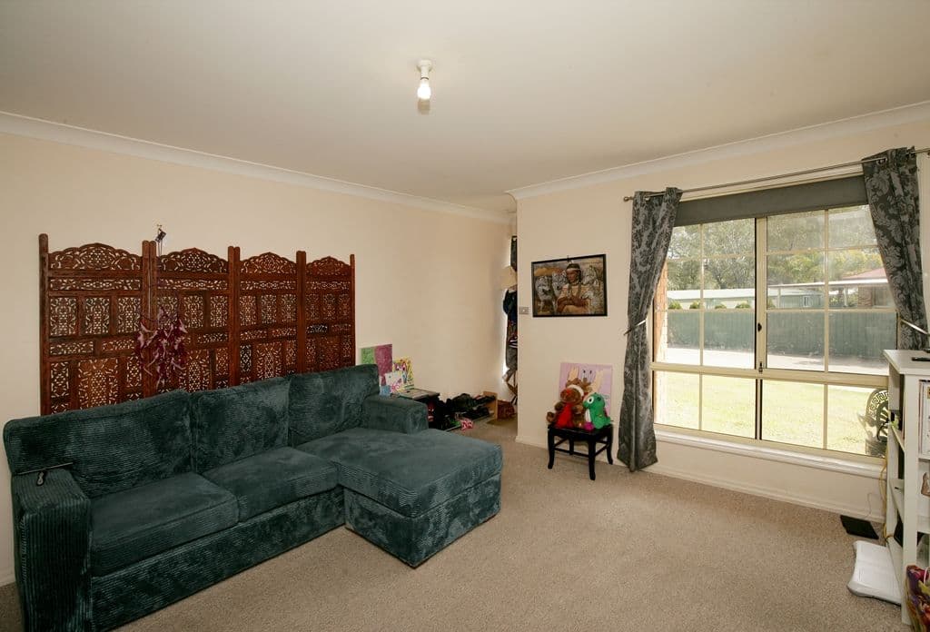2 Honeysuckle Place, Lake Albert NSW 2650, Lake Albert - Thumbnail 6